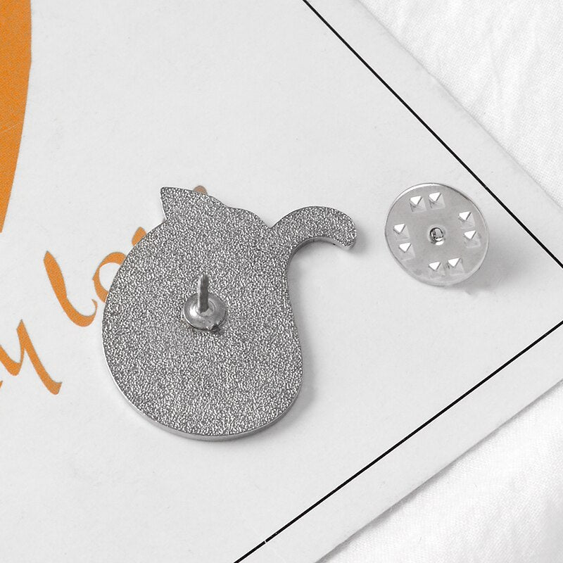 Elegante schwarze Katzenbrosche - Katzen-Emaille-Pin