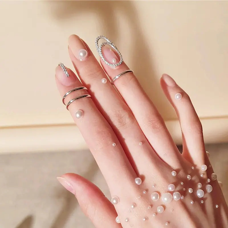 Trendig nagelring med unik design