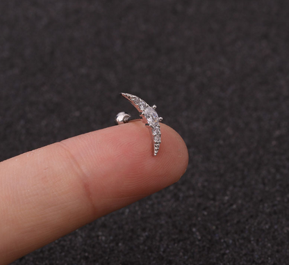 Örhängen i rostfritt stål med stjärnformad zirkon (piercade)