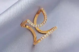 Trendig nagelring med unik design