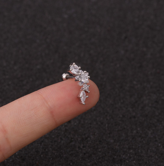 Örhängen i rostfritt stål med stjärnformad zirkon (piercade)