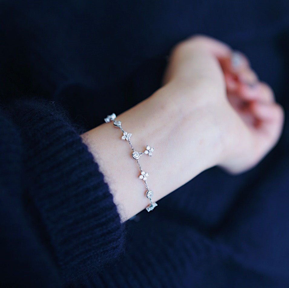 Guldpläterat utsökt fyrklöverarmband
