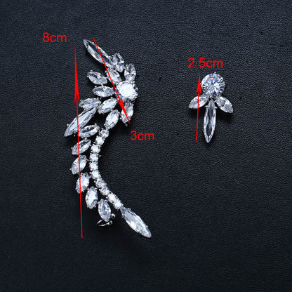 Trendiga asymmetriska zirkonörhängen för kvinnor